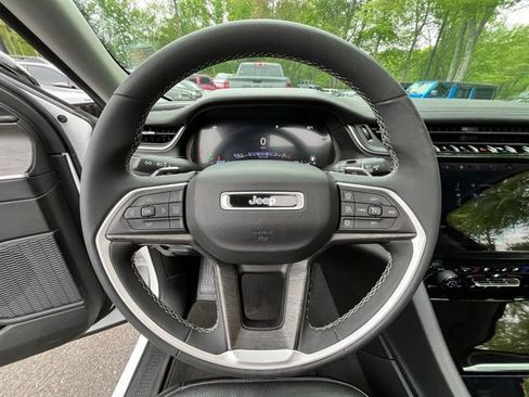 Used 2023 Jeep Grand Cherokee Limited w/ Luxury Tech Group II AWD/4WD image 25