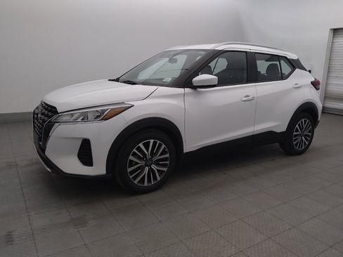 Used 2023 Nissan Kicks SV FWD image 2