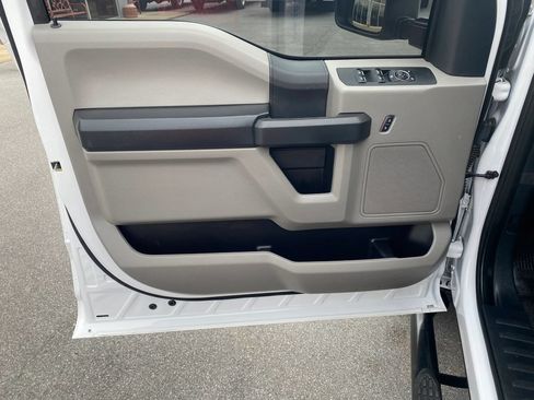 Used 2022 Ford F250 XL w/ Power Equipment Group AWD/4WD image 9
