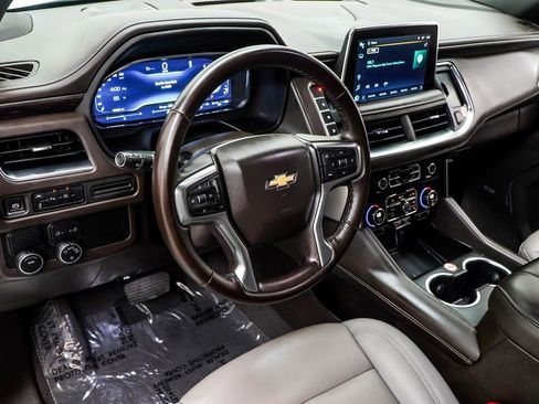Used 2024 Chevrolet Suburban LT RWD image 15