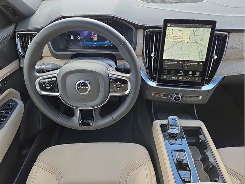 New 2026 Volvo XC90 B6 Plus w/ Protection Package Premier AWD/4WD image 18