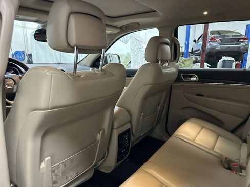 Used 2017 Jeep Grand Cherokee Limited image 26