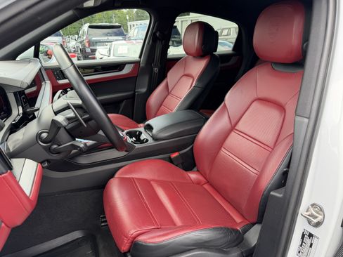 Used 2024 Porsche Cayenne Coupe AWD/4WD image 16