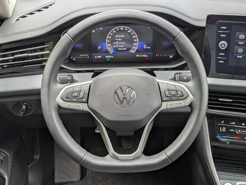 Used 2025 Volkswagen Jetta SE w/ Sunroof Package FWD image 24