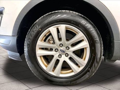 Used 2019 Ford Explorer XLT w/ Equipment Group 202A AWD/4WD image 8