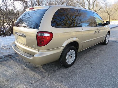 Used 2001 Chrysler Town & Country LX image 5