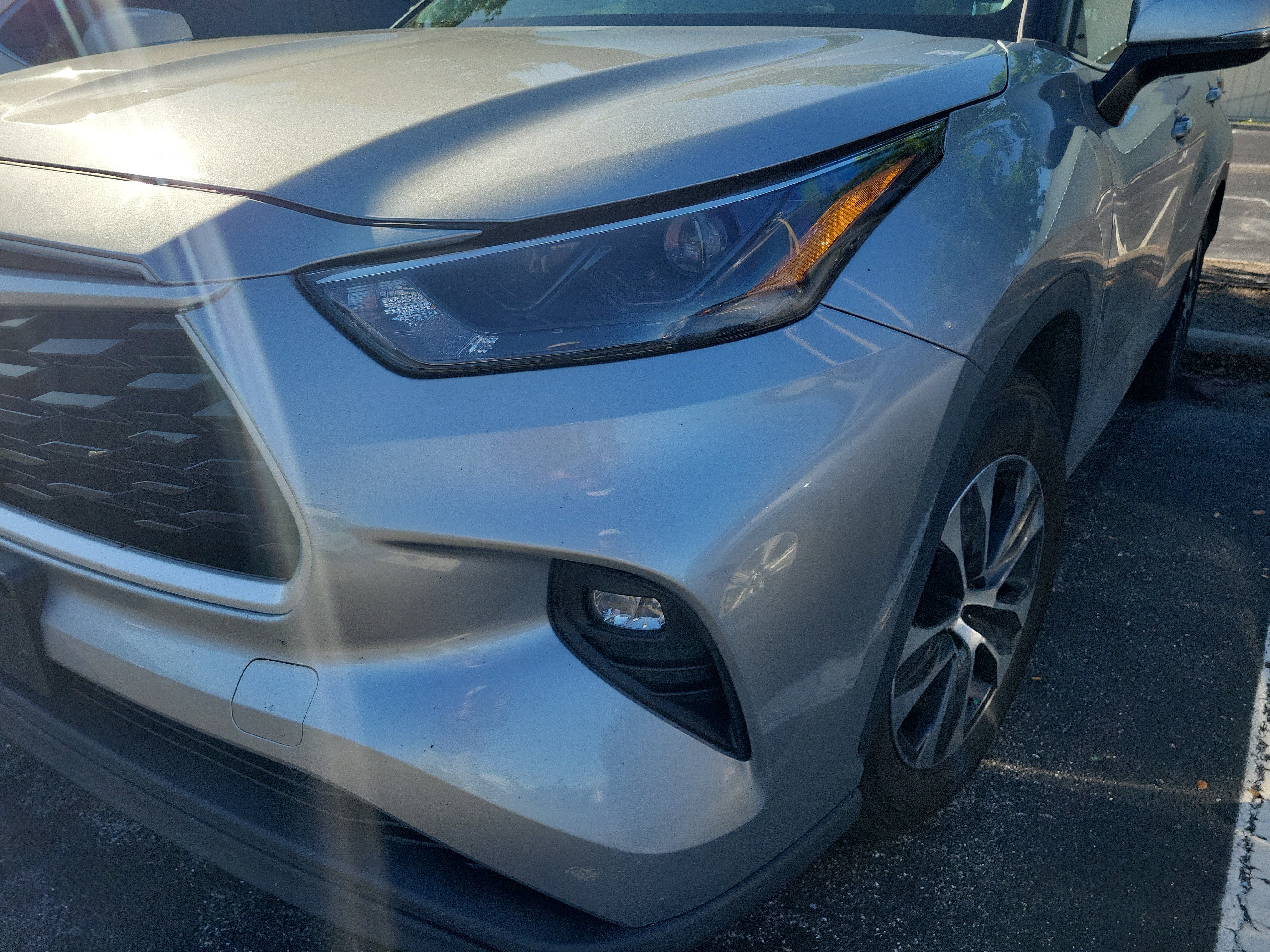 Used 2022 Toyota Highlander XLE FWD image 3