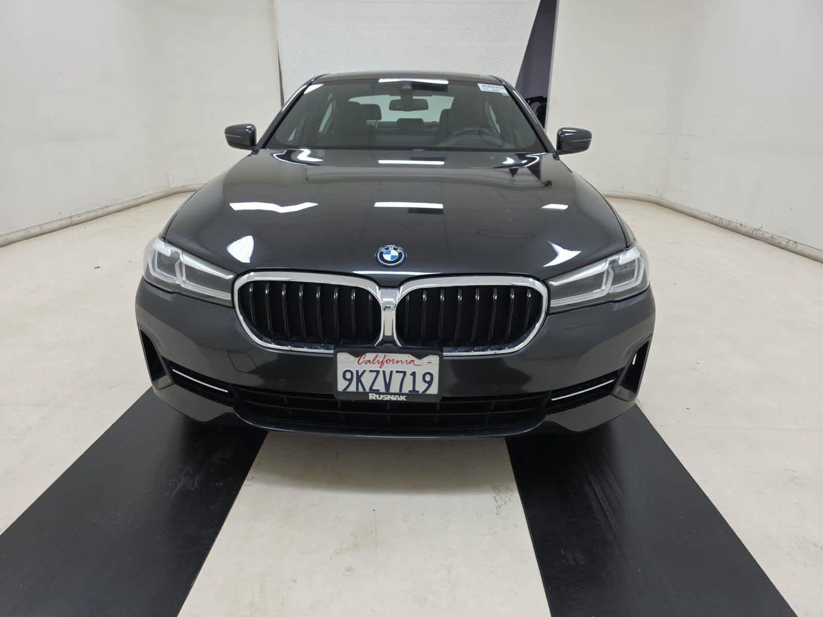 Used 2023 BMW 530e w/ Premium Package RWD image 2