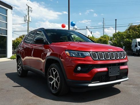 Used 2024 Jeep Compass Limited AWD/4WD image 3