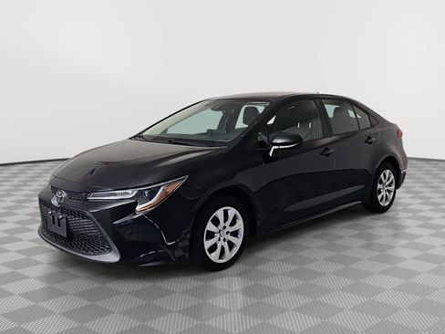 Used 2021 Toyota Corolla LE FWD image 4