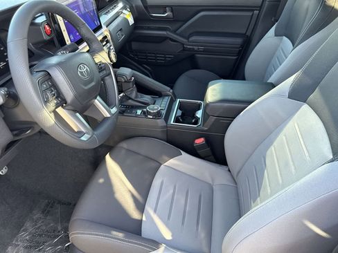 Used 2025 Toyota Tacoma TRD Sport w/ TRD Sport Upgrade Package image 18