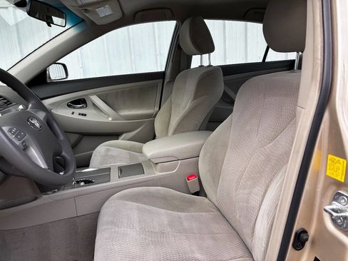 Used 2011 Toyota Camry LE image 11