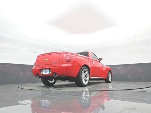 Used 2004 Chevrolet SSR w/ Preferred Equipment Group image 32
