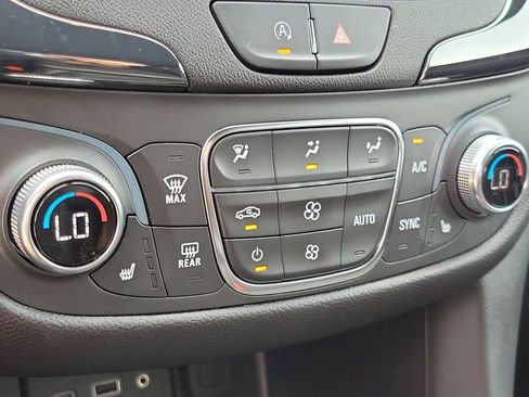 Used 2022 Chevrolet Equinox RS w/ LPO, Floor Liner Package FWD image 28