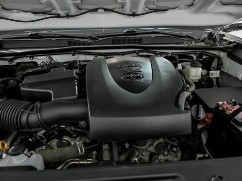 Used 2022 Toyota Tacoma SR AWD/4WD image 13