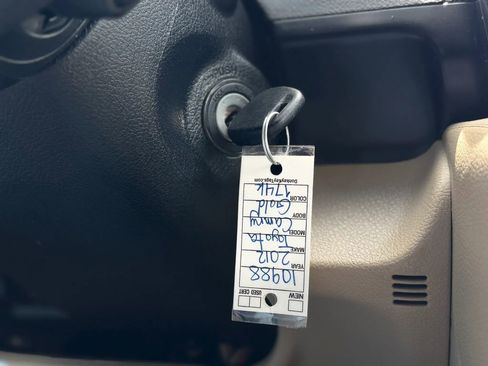 Used 2012 Toyota Camry LE FWD image 33