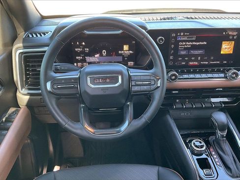 Certified 2025 GMC Canyon AT4 w/ AT4 Premium Package image 8