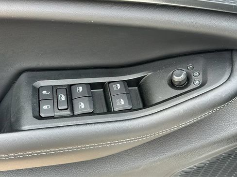 Used 2025 Jeep Grand Cherokee Altitude AWD/4WD image 11