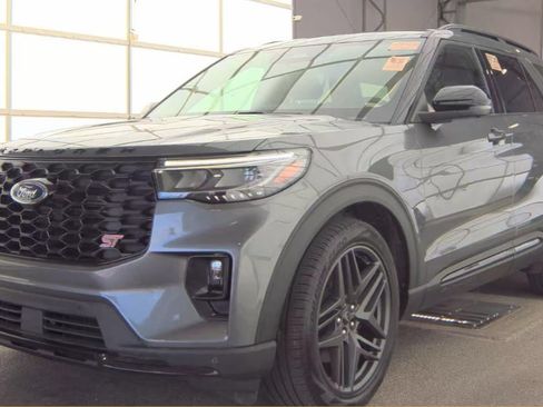 Used 2025 Ford Explorer ST AWD/4WD image 1