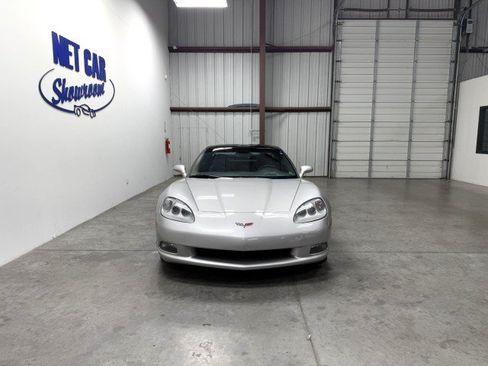 Used 2006 Chevrolet Corvette Coupe w/ Preferred Equipment Group RWD image 5