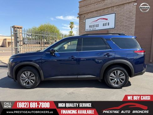 Used 2025 Nissan Pathfinder SV FWD image 2