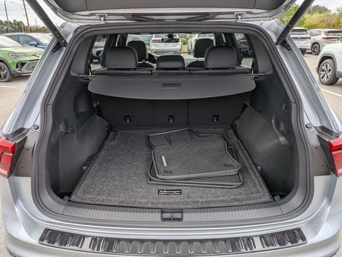 Used 2024 Volkswagen Tiguan SE R-Line image 30
