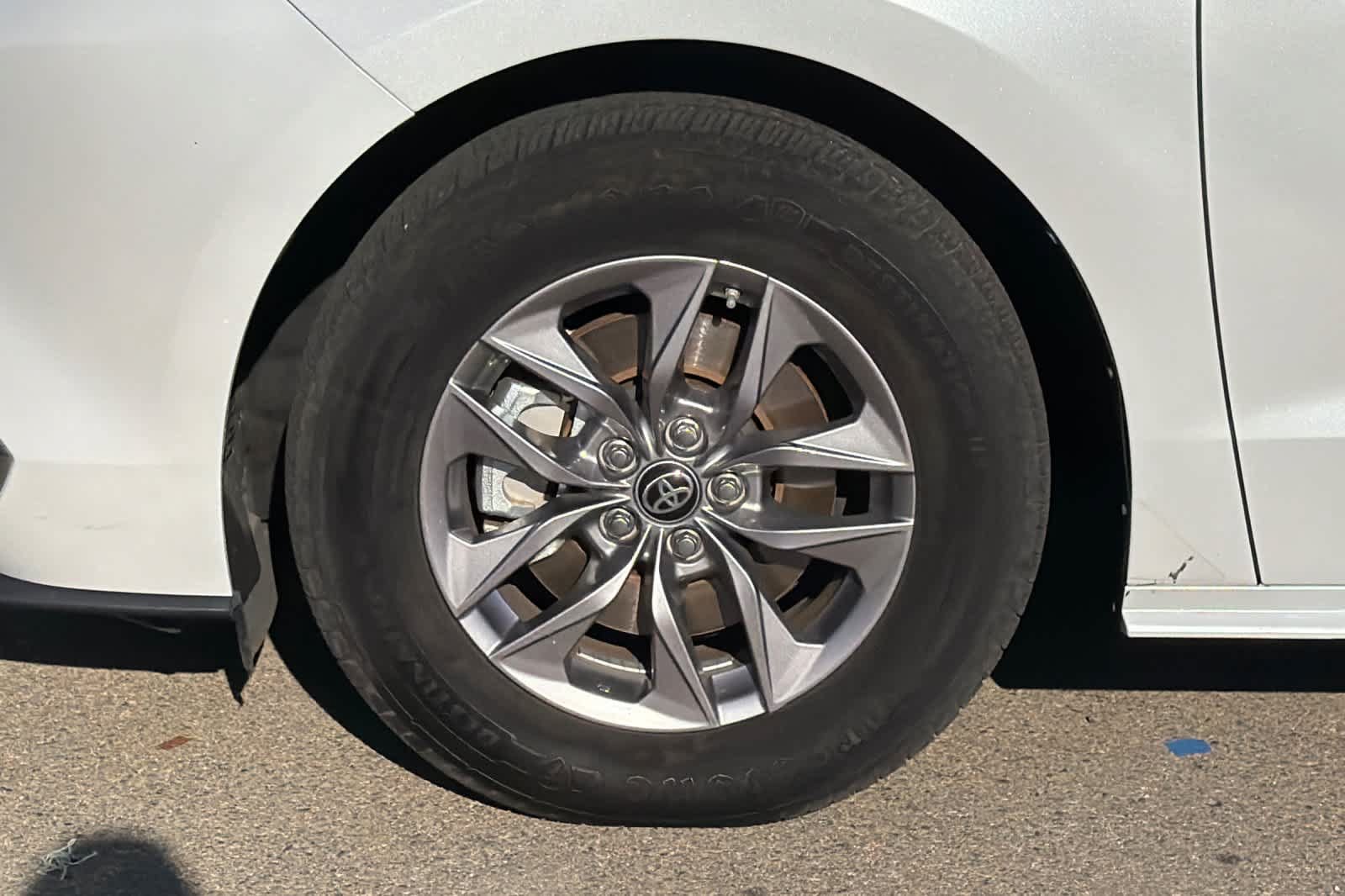 Used 2023 Toyota Sienna XLE FWD image 13