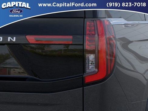 New 2025 Ford Expedition Platinum w/ Driver's Package image 21