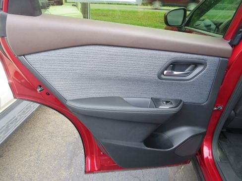 Used 2023 Nissan Rogue SV AWD/4WD image 10