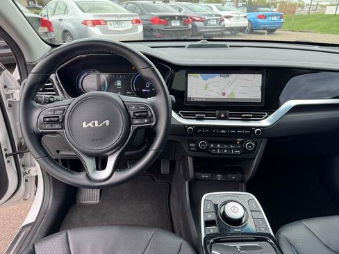 Used 2022 Kia Niro EX Premium FWD image 32