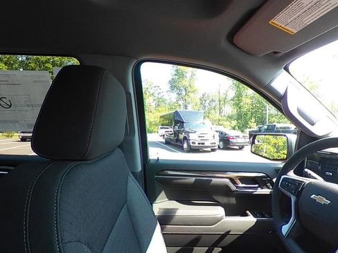 Used 2023 Chevrolet Silverado 1500 LT AWD/4WD image 23