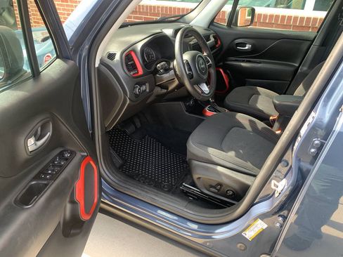 Used 2020 Jeep Renegade Trailhawk w/ Popular Equipment Group AWD/4WD image 14