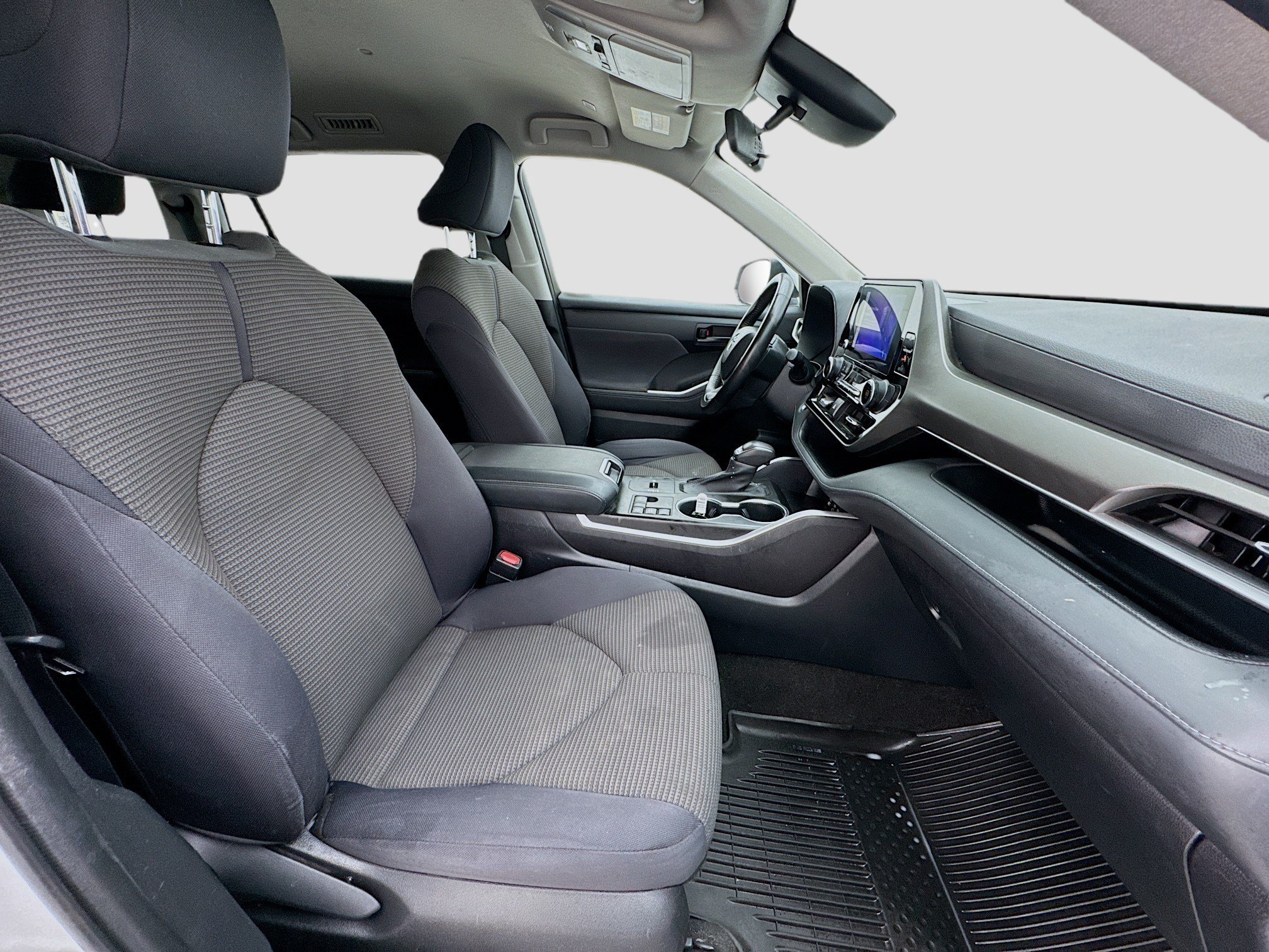 Used 2023 Toyota Highlander LE FWD image 19