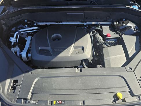 Used 2017 Volvo XC90 T6 Momentum w/ Vision Package image 18