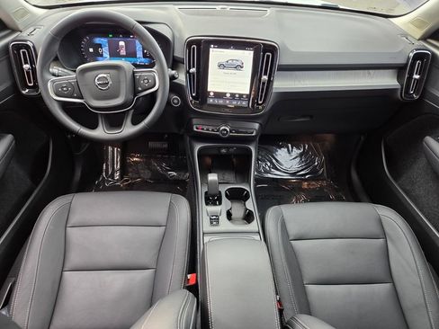 Certified 2024 Volvo XC40 B5 Core AWD/4WD image 18
