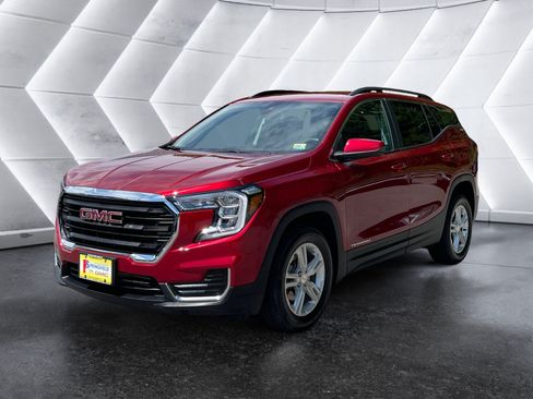Used 2024 GMC Terrain SLE w/ Driver Convenience Package AWD/4WD image 2