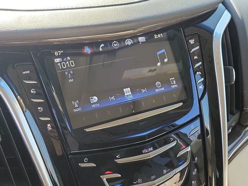 Used 2020 Cadillac Escalade Luxury w/ LPO, Radiant Package AWD/4WD image 15
