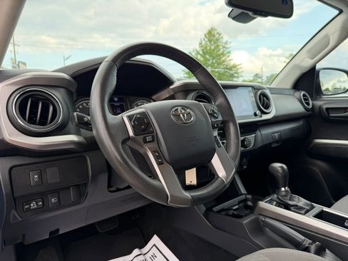 Used 2020 Toyota Tacoma SR5 image 12