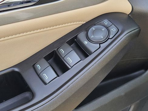 Used 2023 Chevrolet Traverse LS AWD/4WD image 11