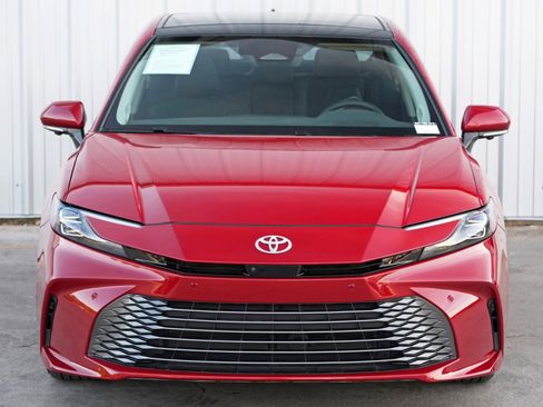 Used 2025 Toyota Camry XLE w/ Premium Plus Package image 46