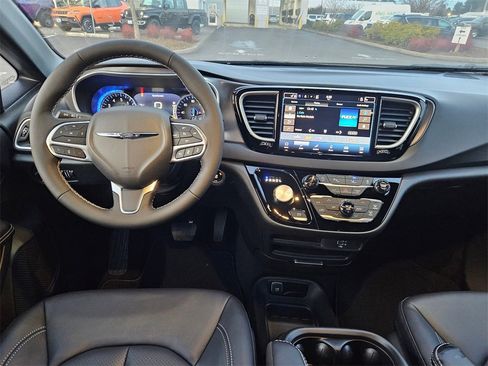 New 2026 Chrysler Voyager LX image 27