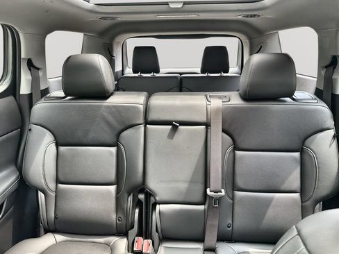 Used 2023 GMC Acadia SLT w/ Technology Package AWD/4WD image 25