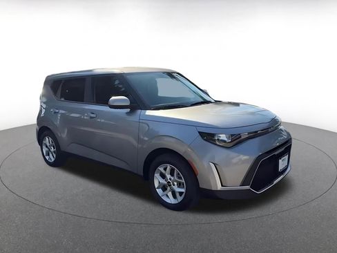 Used 2025 Kia Soul LX w/ LX Technology Package FWD image 3
