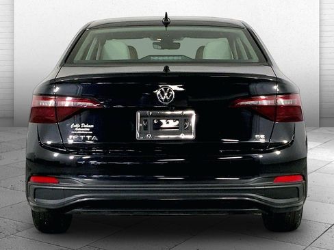 Used 2024 Volkswagen Jetta SE w/ Panoramic Sunroof Package FWD image 3