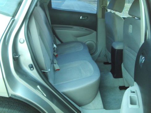 Used 2015 Nissan Rogue S FWD image 18