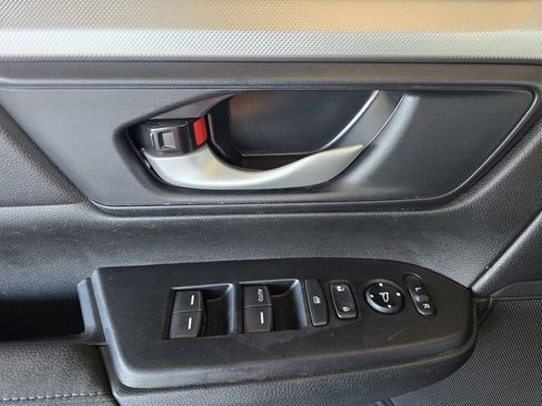 Used 2022 Honda CR-V LX image 9