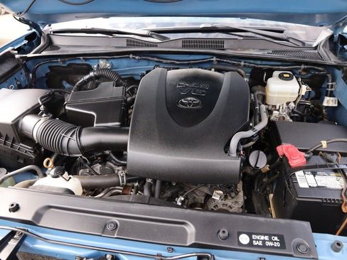 Used 2019 Toyota Tacoma TRD Off-Road AWD/4WD image 28