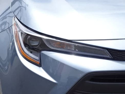 Used 2026 Toyota Corolla LE FWD image 5