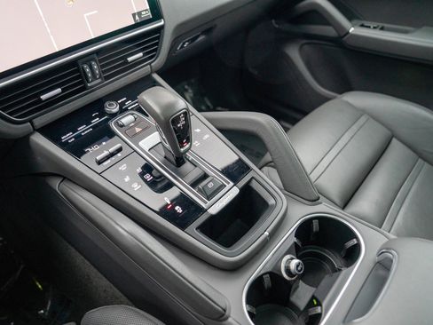 Used 2019 Porsche Cayenne S image 21