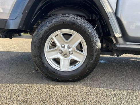 Used 2020 Jeep Gladiator Sport w/ Quick Order Package 24S image 27